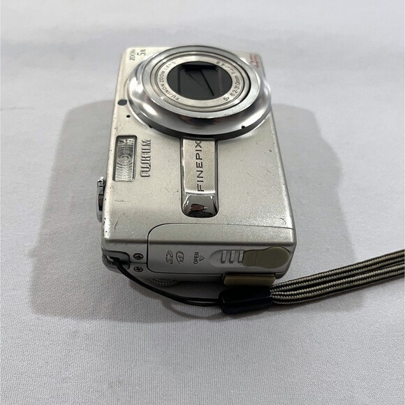Fujifilm FinePix J50 8.2MP Compact Digital Camera Silver Untested No Battery - Picture 4 of 9
